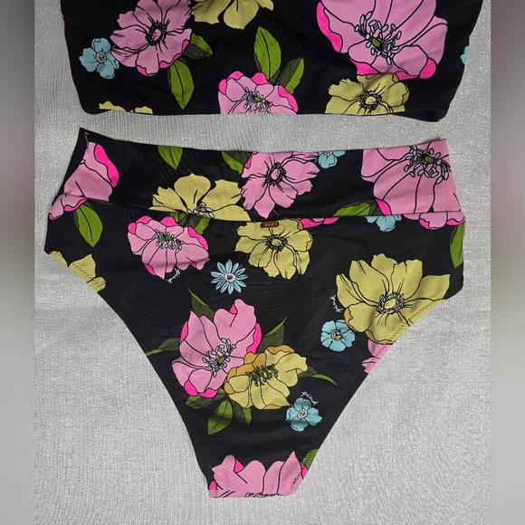 Victoria's Secret Floral Bikini Top & Botton Set - Picture 5 of 15
